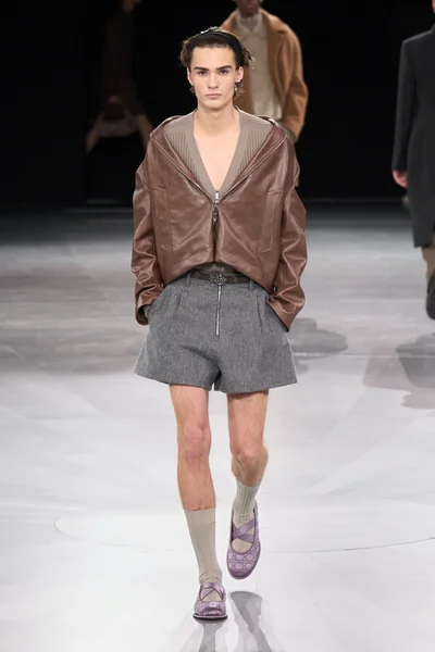 Look 18